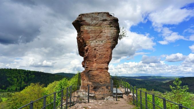 K20210514 035 Busenberg Drachenfels_Castle
